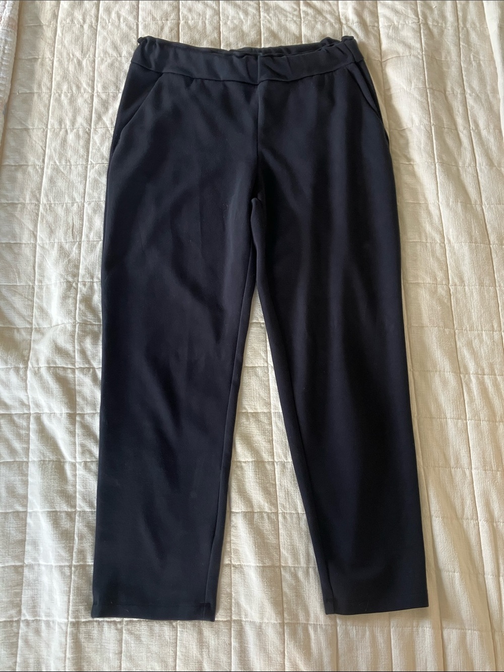 Women's Black Cropped Pull-On Pants